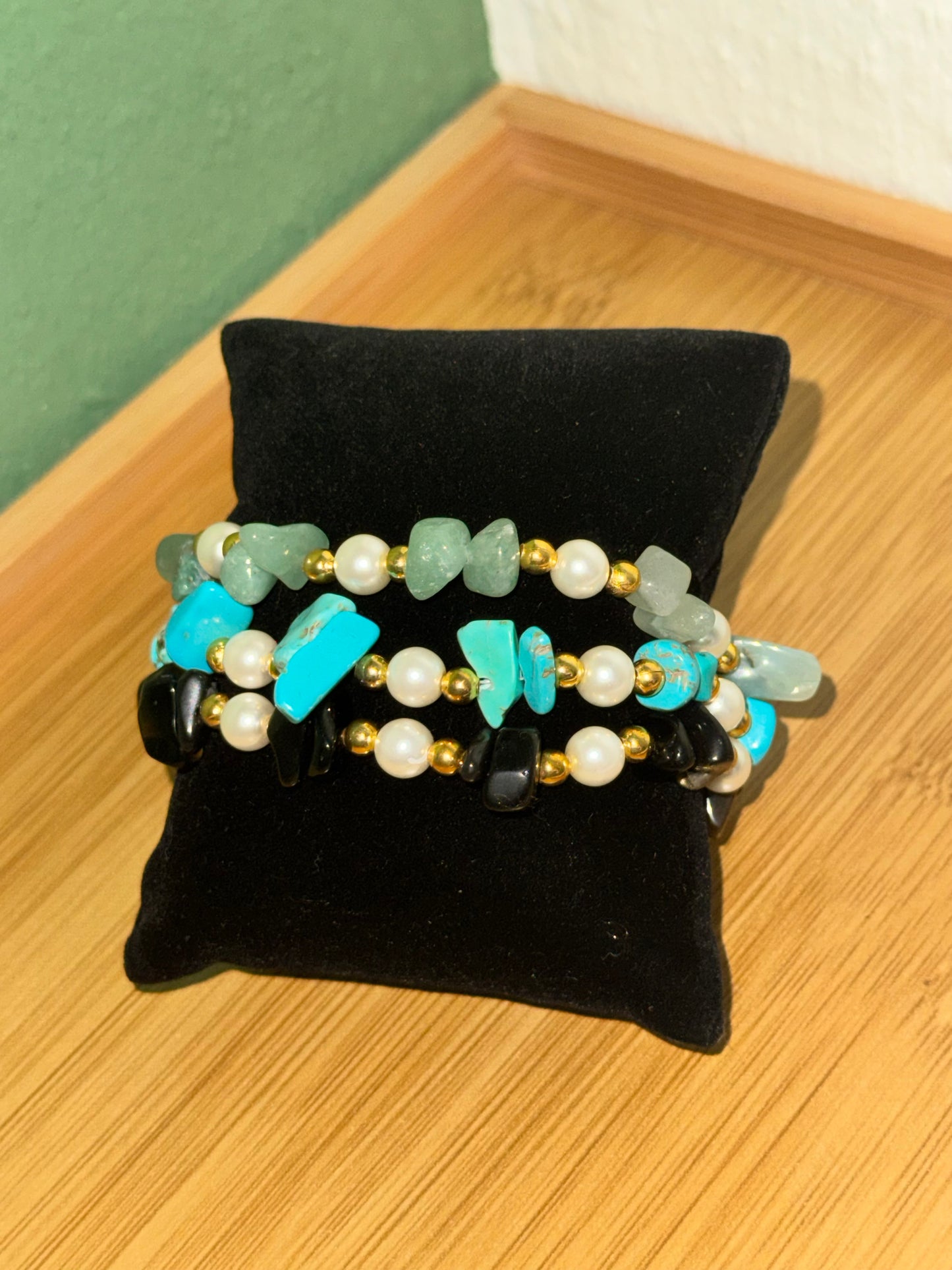 Trío de pulseras.